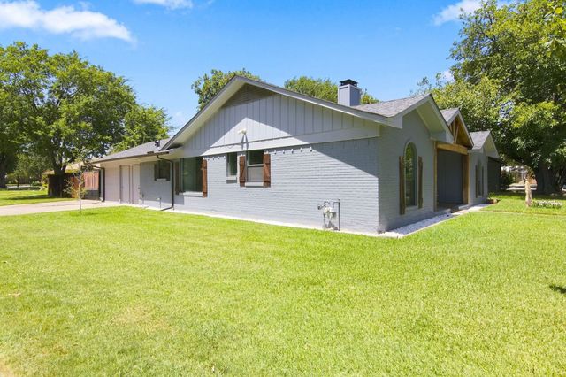 6909 Sandalwood Lane, Fort Worth, TX 76116
