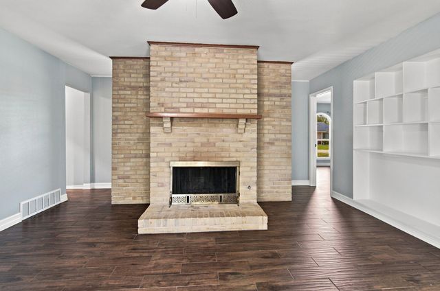 6909 Sandalwood Lane, Fort Worth, TX 76116