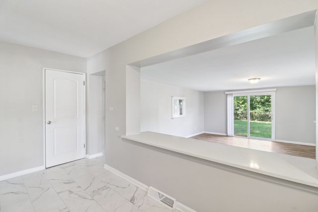 2751 N Oxford Drive, Markham, IL 60428