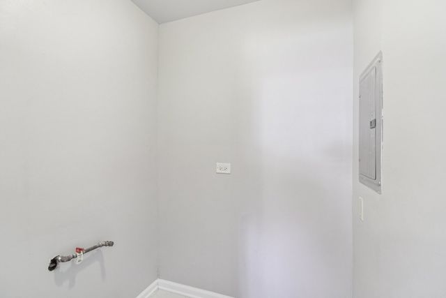 2751 N Oxford Drive, Markham, IL 60428