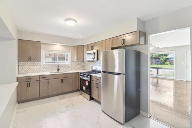 2751 N Oxford Drive, Markham, IL 60428