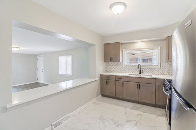 2751 N Oxford Drive, Markham, IL 60428