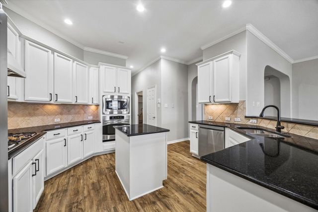 7715 Bayou Green Lane, Sugar Land, TX 77479