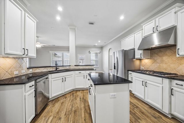 7715 Bayou Green Lane, Sugar Land, TX 77479
