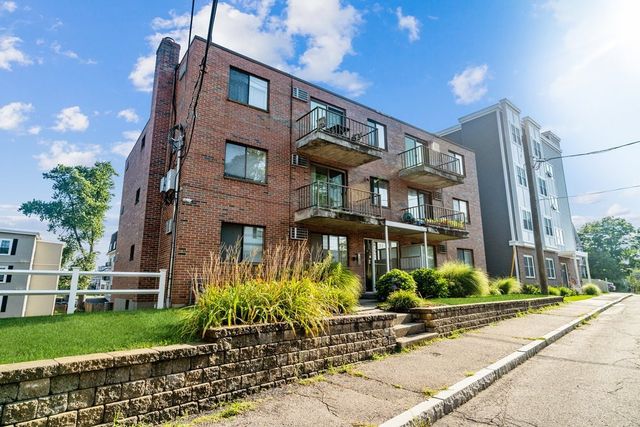 33 Middle Street 21, Waltham, MA 02451