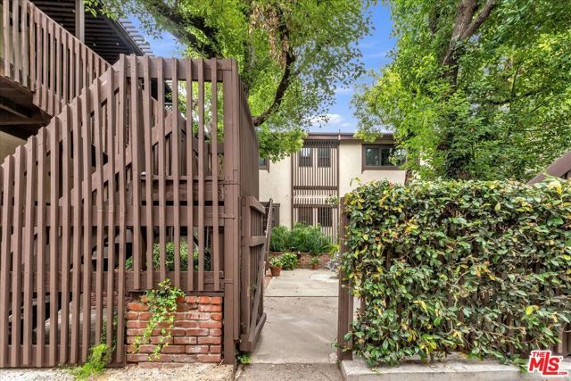 15457 Moorpark Street 3, Sherman Oaks, CA 91403
