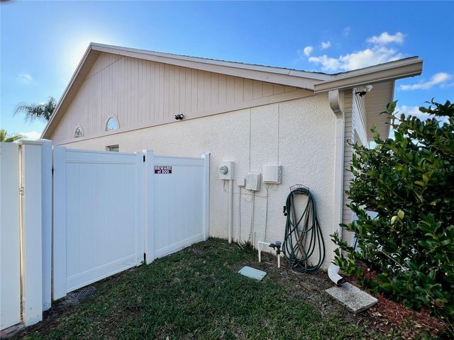 11418 GLENMONT DRIVE, Tampa, FL 33635