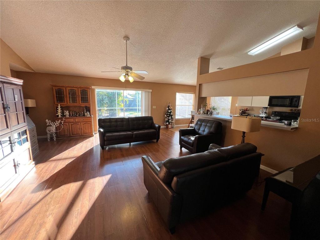 Image 19 of property listing at 11418 GLENMONT DRIVE, Tampa, FL 33635