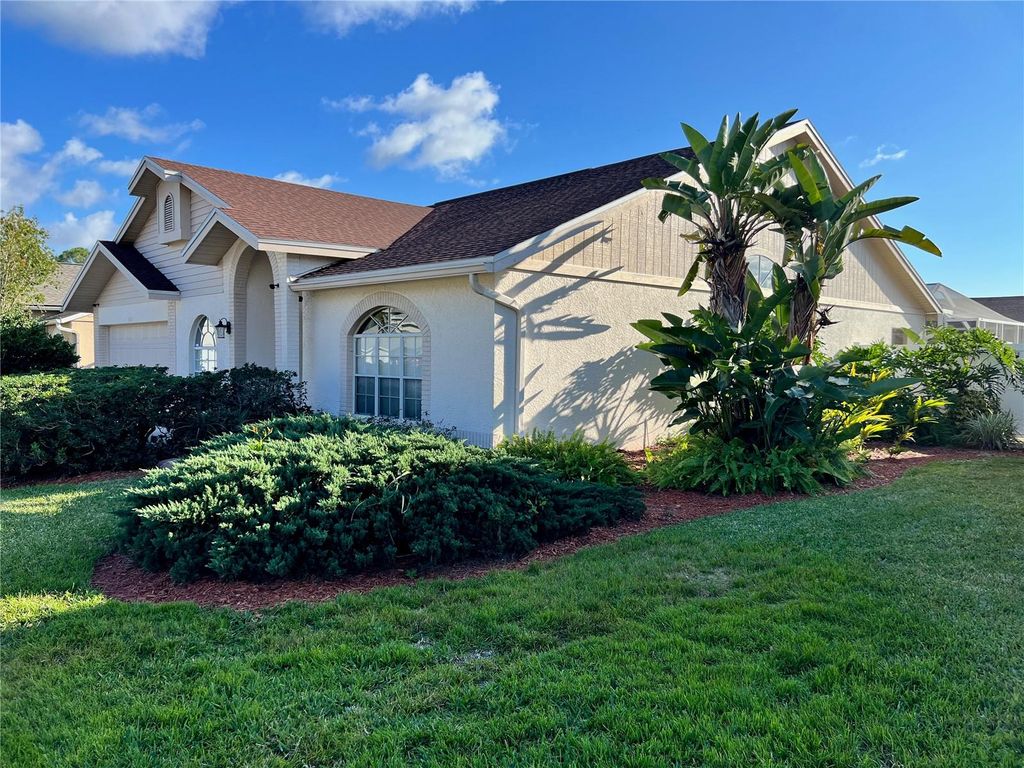 Image 3 of property listing at 11418 GLENMONT DRIVE, Tampa, FL 33635