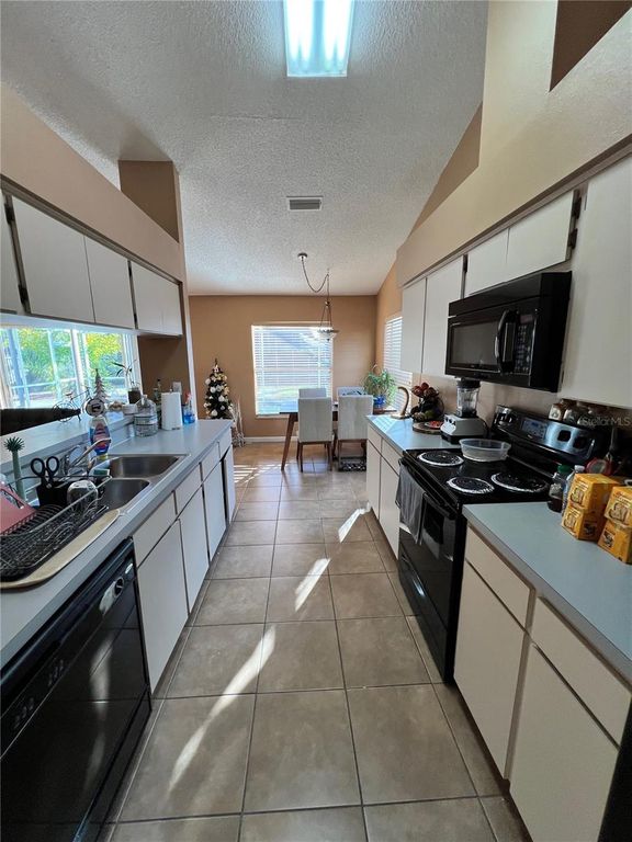 Image 25 of property listing at 11418 GLENMONT DRIVE, Tampa, FL 33635