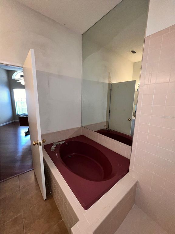 Image 34 of property listing at 11418 GLENMONT DRIVE, Tampa, FL 33635