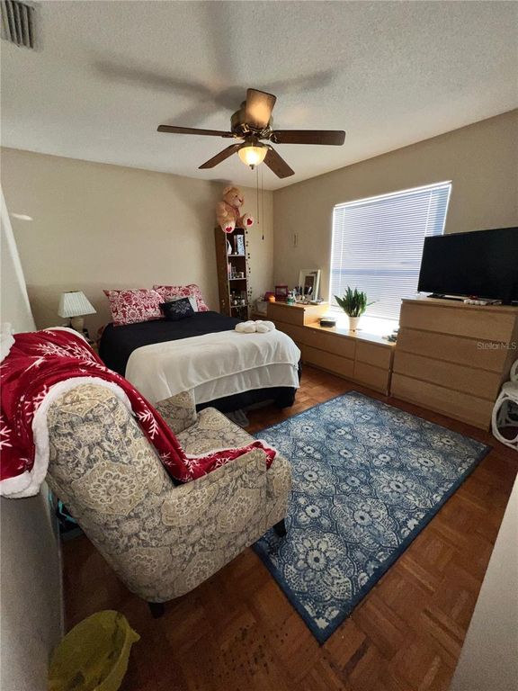 Image 37 of property listing at 11418 GLENMONT DRIVE, Tampa, FL 33635