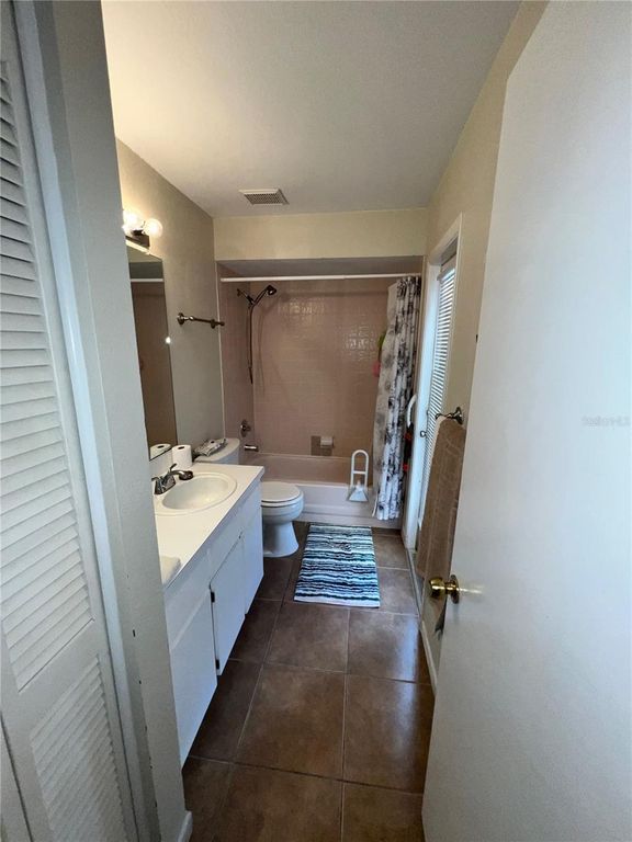 Image 41 of property listing at 11418 GLENMONT DRIVE, Tampa, FL 33635