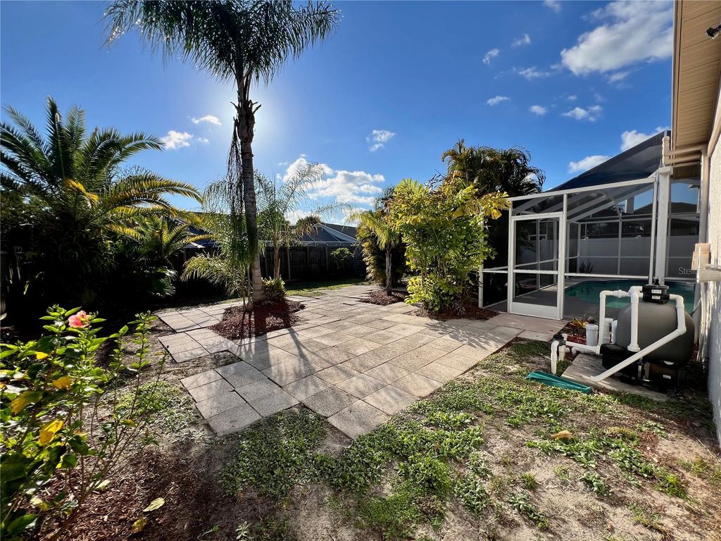 Image 9 of property listing at 11418 GLENMONT DRIVE, Tampa, FL 33635