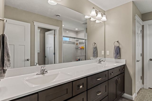 6131 Lillie Avenue, Davenport, IA 52806
