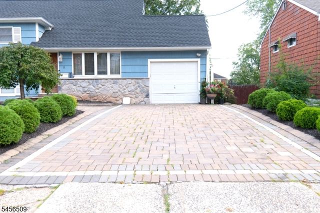 11 Mastogen Dr, Somerville Boro, NJ 08876