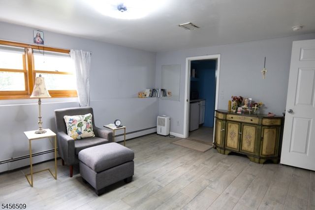 11 Mastogen Dr, Somerville Boro, NJ 08876