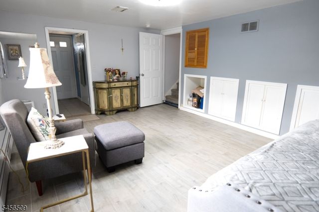 11 Mastogen Dr, Somerville Boro, NJ 08876