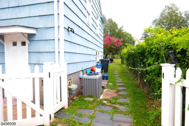 11 Mastogen Dr, Somerville Boro, NJ 08876