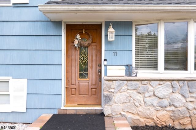 11 Mastogen Dr, Somerville Boro, NJ 08876