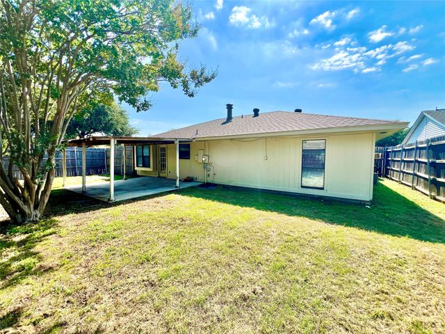 2319 Redbrook Drive, Arlington, TX 76014