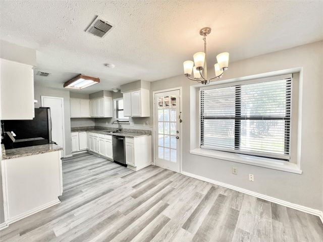 2319 Redbrook Drive, Arlington, TX 76014