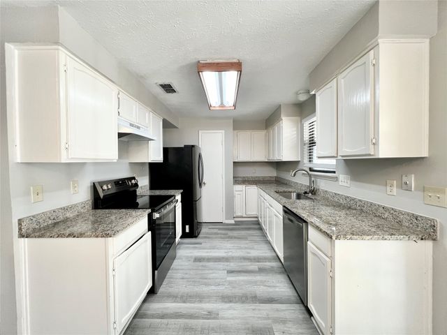 2319 Redbrook Drive, Arlington, TX 76014