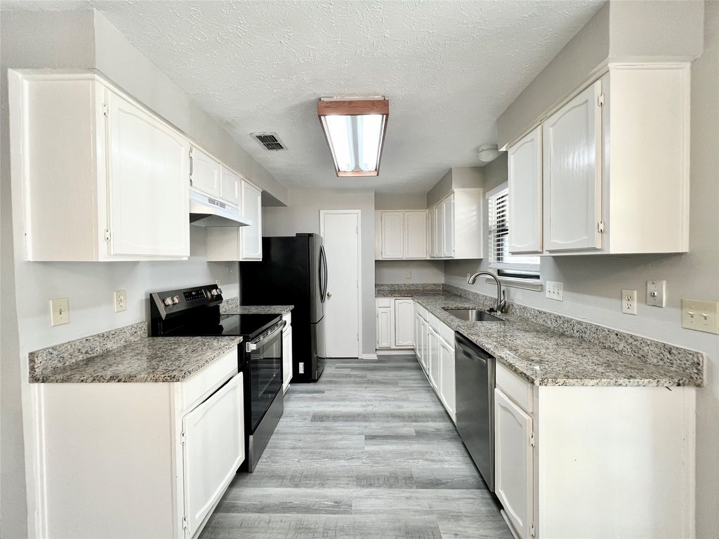 2319 Redbrook Drive, Arlington, TX 76014 — photo 5