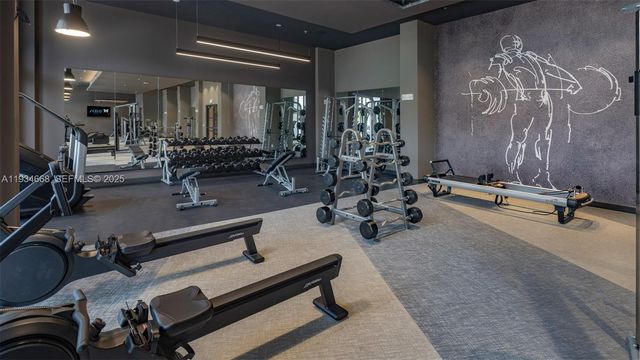 19401 W Dixie Hwy 726, Miami, FL 33180