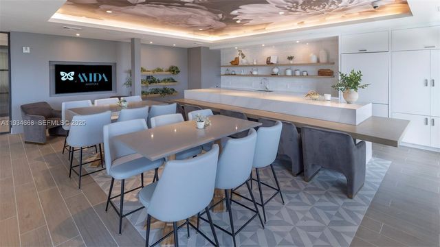 19401 W Dixie Hwy 726, Miami, FL 33180