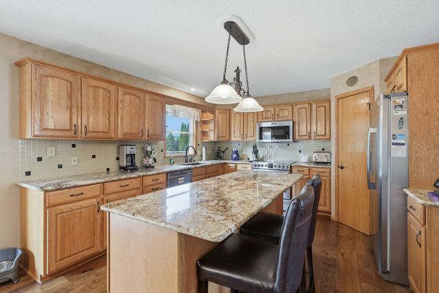 1051 W Price Street, Eldridge, IA 52748