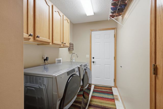 1051 W Price Street, Eldridge, IA 52748