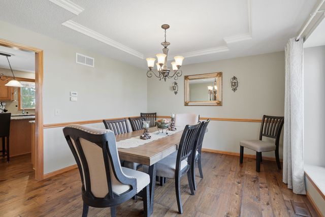 1051 W Price Street, Eldridge, IA 52748