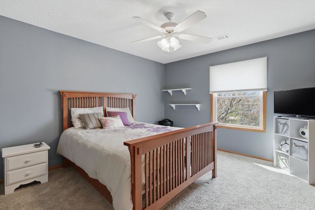 1051 W Price Street, Eldridge, IA 52748
