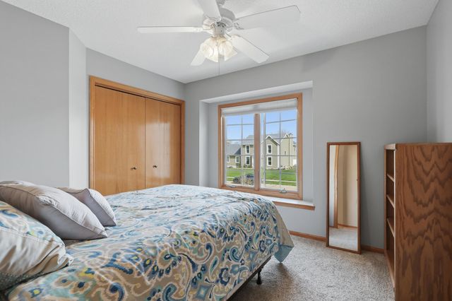 1051 W Price Street, Eldridge, IA 52748