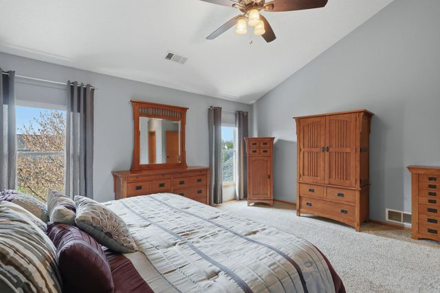1051 W Price Street, Eldridge, IA 52748