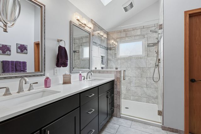 1051 W Price Street, Eldridge, IA 52748