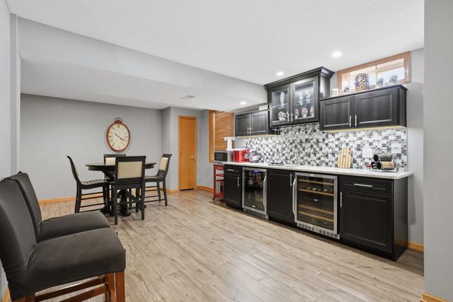 1051 W Price Street, Eldridge, IA 52748