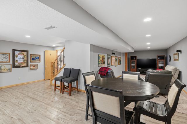1051 W Price Street, Eldridge, IA 52748