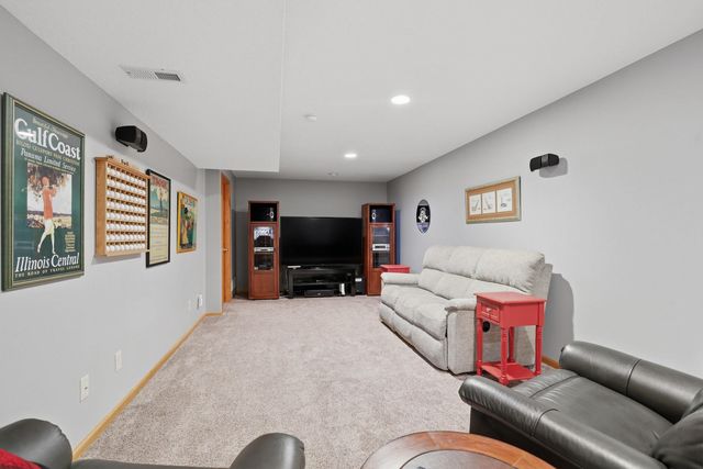 1051 W Price Street, Eldridge, IA 52748