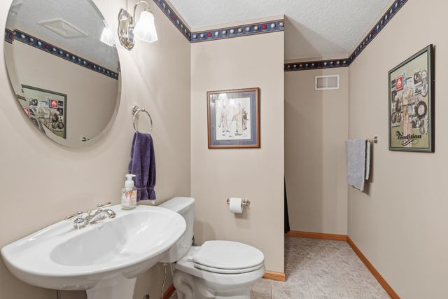 1051 W Price Street, Eldridge, IA 52748