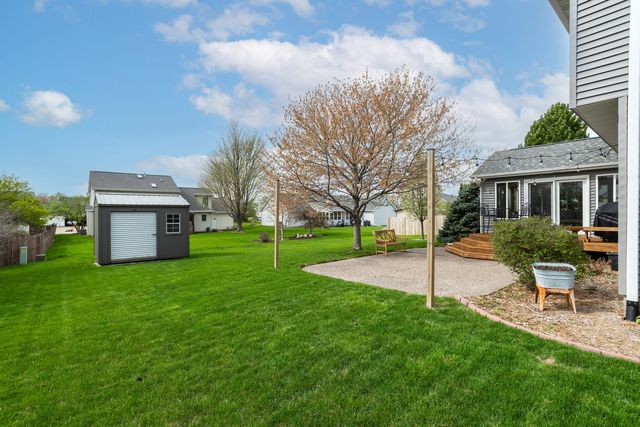 1051 W Price Street, Eldridge, IA 52748