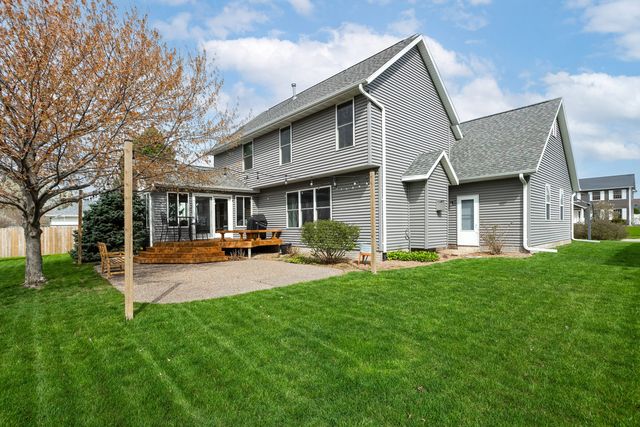 1051 W Price Street, Eldridge, IA 52748