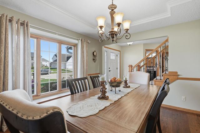 1051 W Price Street, Eldridge, IA 52748