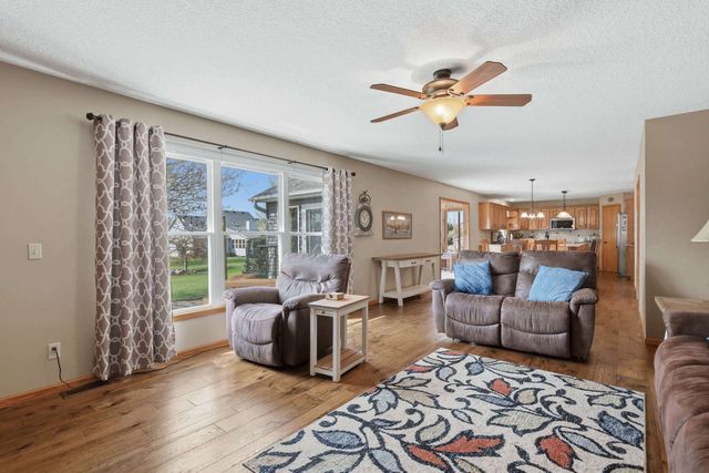 1051 W Price Street, Eldridge, IA 52748