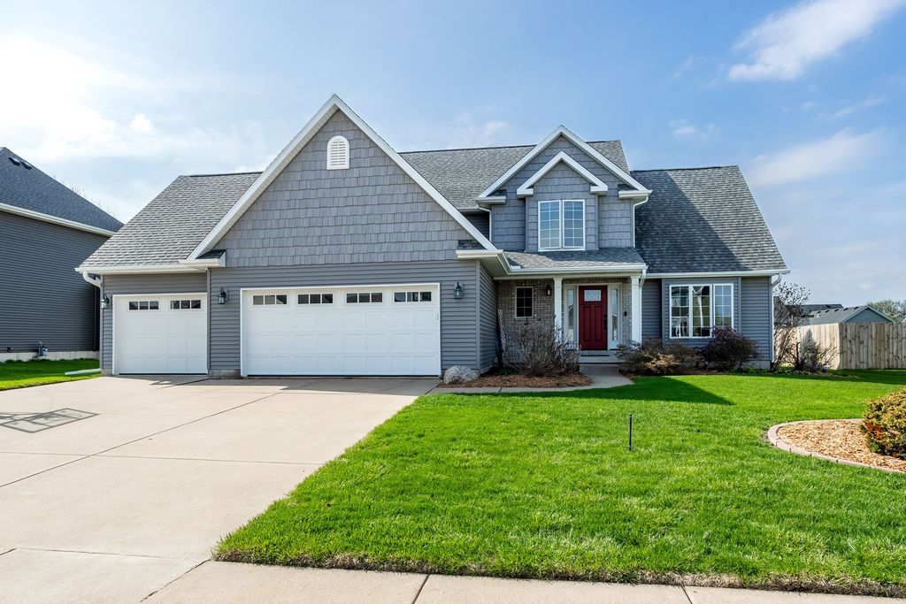 1051 W Price Street, Eldridge, IA 52748