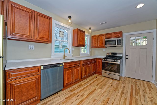 633 Lang Street, Schenectady, NY 12308