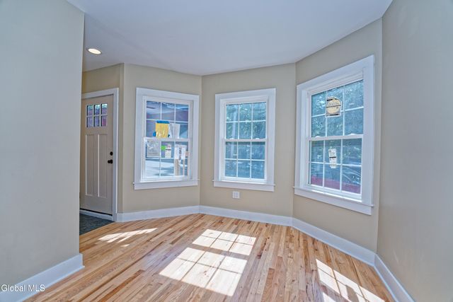 633 Lang Street, Schenectady, NY 12308