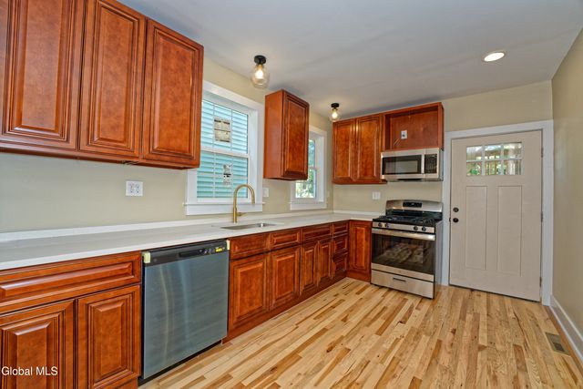 633 Lang Street, Schenectady, NY 12308