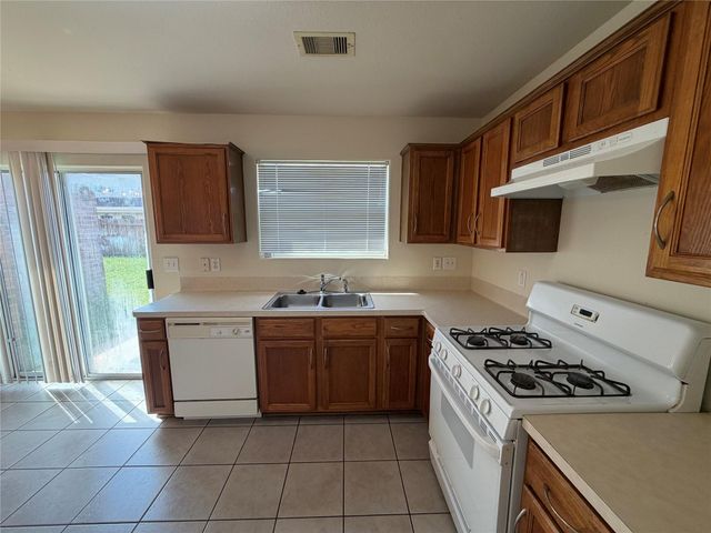 12608 Rio Lindo Street, Rosharon, TX 77583
